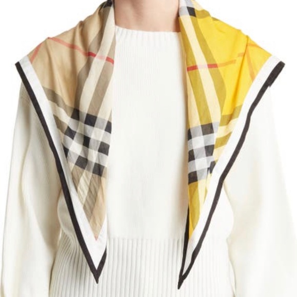 SOLD⛔️Authentic BURBERRY 100% Cotton vintage checkers triangle scarf - Picture 14 of 14